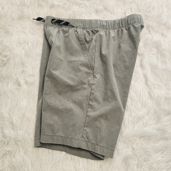 Old Navy Boys Heather Gray Flat Front Shorts Dri Fit Size 14-16 - Picture 3 of 9